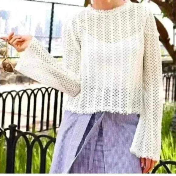 Moon River Tops - NWT MOON RIVER white lace boho bell sleeve top small